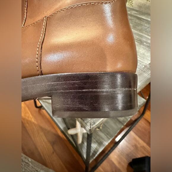 Tory Burch LOGO-EMBOSSED TALL LEATHER BOOTS - Picture 11 of 14